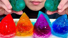 吃冰冻兰香子水晶粽子冰，听脆脆的声音与喝水声！