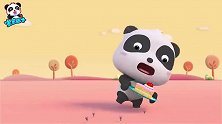 熊猫跟掉队的大力士蚂蚁一起分享美味的蛋糕