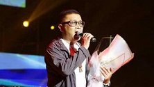 5年上4次春晚，一首神曲带来3亿收益，被公司封杀后成大学教授