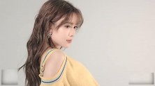 甜系女神孟子义的写真集，有点时尚还有点美，卷发造型增添魅力