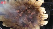 安徽皖东特色土菜：土鸡贴饼爆炒肥肠红烧土豆饼喝二两真得劲