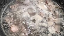 糖醋排骨好吃有诀窍，掌握这个技巧，你也可以做出饭店的味道
