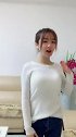 土生土长农村姑娘，家有二十亩地，六十只鸡，二头猪，一头牛