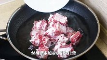 炖排骨汤时，最好不要先放盐，学会这样炖，汤鲜肉嫩无腥味