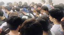 现场人挤人！日本举办“可以偷的艺术展” 还没开场就被洗劫一空
