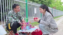 冲泡面需另付5元，美女不给，没想老板直接把泡面吃了，太逗了