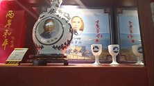 免税店茅台酒100元一瓶，岛主果断买两瓶，大家看看是正品吗