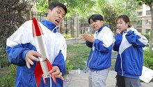 学渣做飞天火箭，一连挑战3次竟变成落汤鸡，怎么回事？