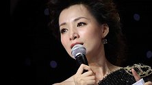 谢娜宣布央视主持人身份，看清节目名字后，网友：董卿咋办？