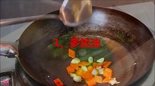炒青菜怎样才不会发黑？学会这招，保证炒出来的青菜翠绿鲜亮