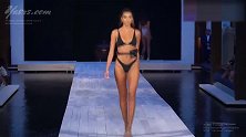 130斤完美身材搭配比基尼，走路一扭一扭，让人目不转睛！
