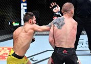 布鲁诺-席尔瓦第二回合TKO拜斯 收获UFC首胜