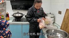 今天媳妇用地锅做卤味，满满一大锅都卤了些啥？看着可真有食欲