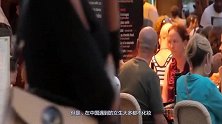 美国高富帅来中国旅游，街头看到这一幕后疑惑：中国妹子都这样吗