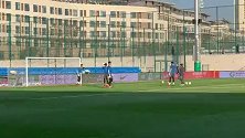 重回首发门将位置 徐嘉敏赛前热身状态火热