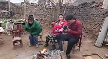 50岁婆婆怀二胎，全家劝她流产，生下孩子后儿媳却激动不已