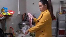远嫁大姑姐回娘家，弟媳做火腿鸡汤焖面，配上腌辣椒，这味道得劲
