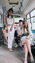 公交车上，美女一个举动感染了小伙，网友这种善良让人佩服