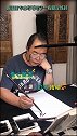 张铁林专心写毛笔字，一看就是练过的！