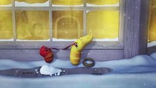 小红把小黄堆的雪人搞坏了，雪人砸在小红头上，小红被埋了嘿嘿