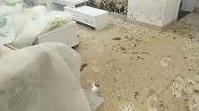 四川一新房6天2次被粪水淹 物业：可以帮忙修 业主不准再投诉