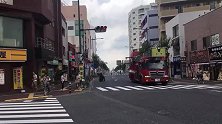 日本建筑物起火大量消防车前往集结