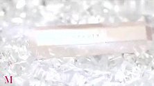快看看日日的新口红试色，半透明保湿配方还带有超美细闪，贼美！