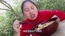 胖妹做麻辣烫，让人垂涎欲滴，吃完1盆，胖妹却为何感觉上当了？