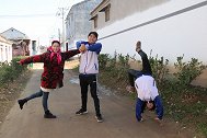 搞笑童年：小时候找小伙伴挑战，“你做我学”游戏，结果我输惨了