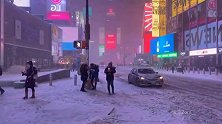 美国纽约遇5年来最大暴风雪 艾特出那个你最想一起看2021年第一场雪的人吧。第一场雪的人吧。