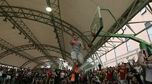 篮球-15年-拉文中国行再腾空 飞跃球迷众人尖叫-专题