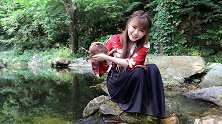 吃螃蟹就服你！小姑娘一人吃一锅，最后连汁儿都不剩！