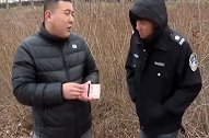 保安捡到钱，交给失主却挨打了一巴掌，最后他终于遭报应了