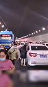 突发！贵阳大关隧道内一车辆自燃，