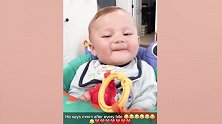 这两个宝宝太可爱了，却只给了一只玩具熊，想让打架的吗