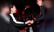 小S祝林志玲早生贵子,却晒其丑照,还称很好奇她老公1个地方