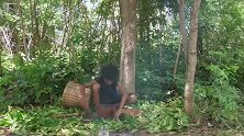 卷毛石板烤鱿鱼吃，再蘸上现捣辣酱，太得劲啦