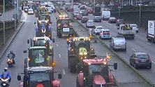 法国农民开千余台拖拉机占领巴黎 我驻法使馆发出安全提醒
