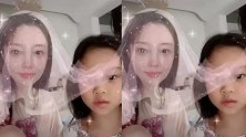 甜馨与妈妈争着当仙女，母女似一个模子刻出来，李小璐素颜显憔悴