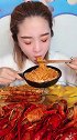 大龙虾，火鸡面好好吃饭
