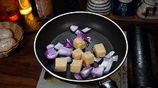 洋葱炒鱼豆腐教程，百吃不腻的咖喱洋葱炒鱼豆腐，超级开胃