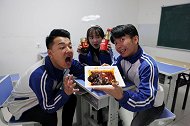 学渣的这碗酱鸡蛋，不知好吃不好吃，但是你放老干妈是什么鬼？