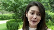 36岁于明加一家近照，神秘老公身份曝光，两个女儿漂亮可爱