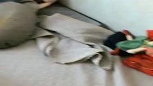 爸爸说要把妈妈卖了买酒喝，小棉袄回答绝了帮我买两个鸡腿！