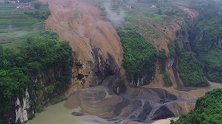 湖北恩施沙子坝出现大面积滑坡 清江上游形成堰塞湖：有溃堤风险