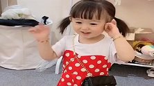 一出去玩恬宝就手舞足蹈，换上衣服后，小模样萌翻了！