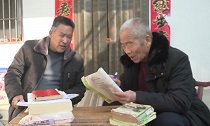 8旬老人和7旬邻居同时被录取，学费获全免，他们心愿太暖心
