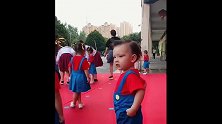生了个中美混血儿，参加幼儿园文艺汇演，脸都被你丢光了！