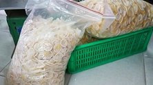 令人作呕！越南作坊内30万只用过的避孕套被回收清洗并再次出售