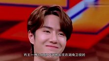 王一博跨年夜真是玩嗨了，直接水中跳舞，跳完又骑摩托车溜场！
